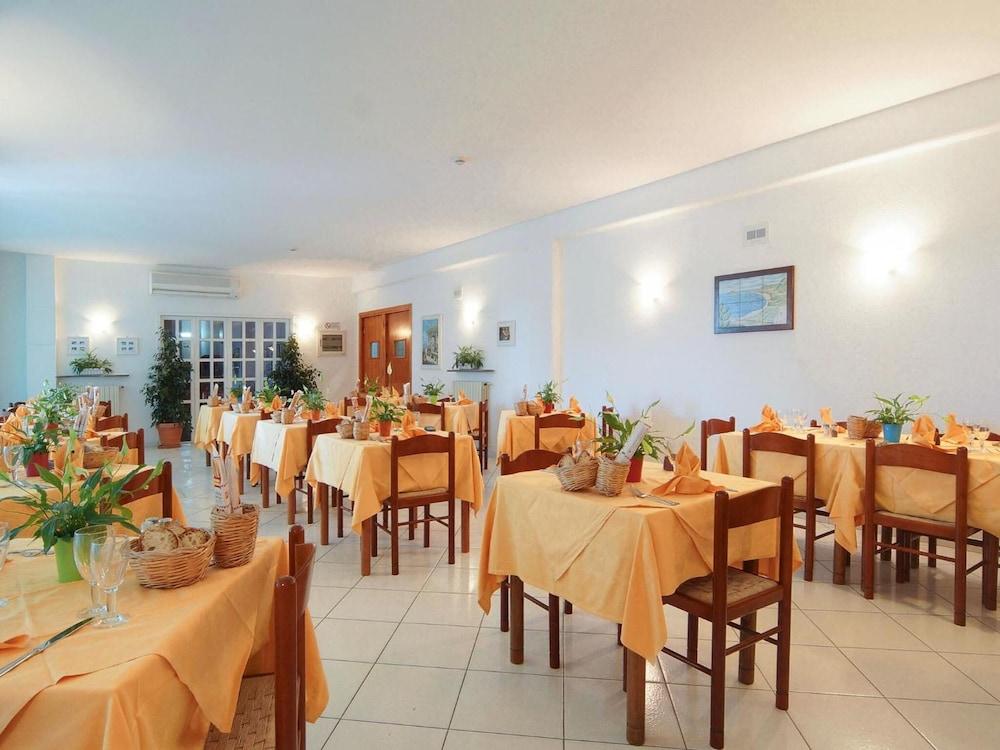 La Luna Hotel