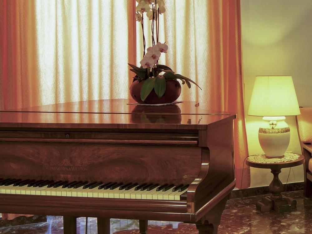 Hotel La Luna 3*