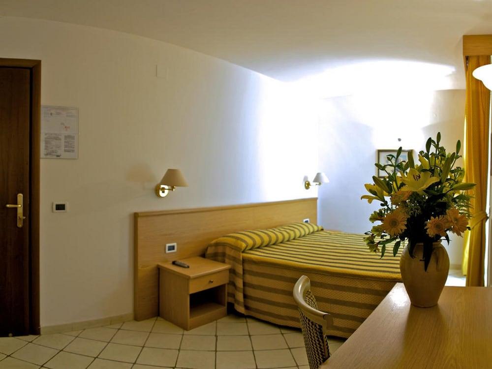 La Luna Hotel