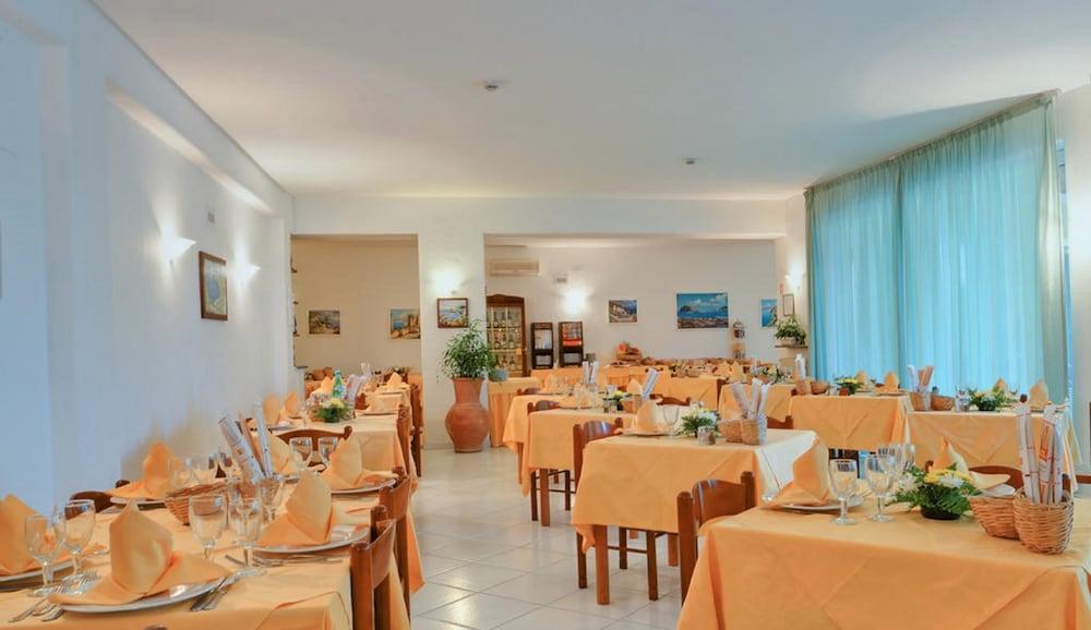 La Luna Hotel