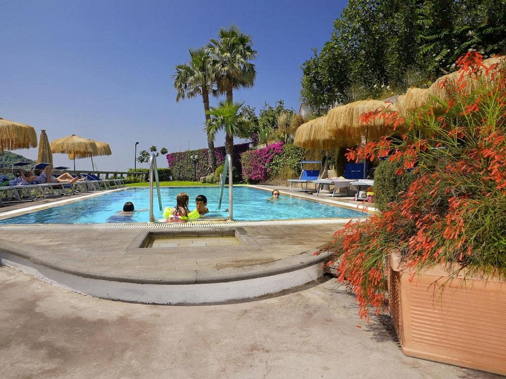 La Luna Hotel